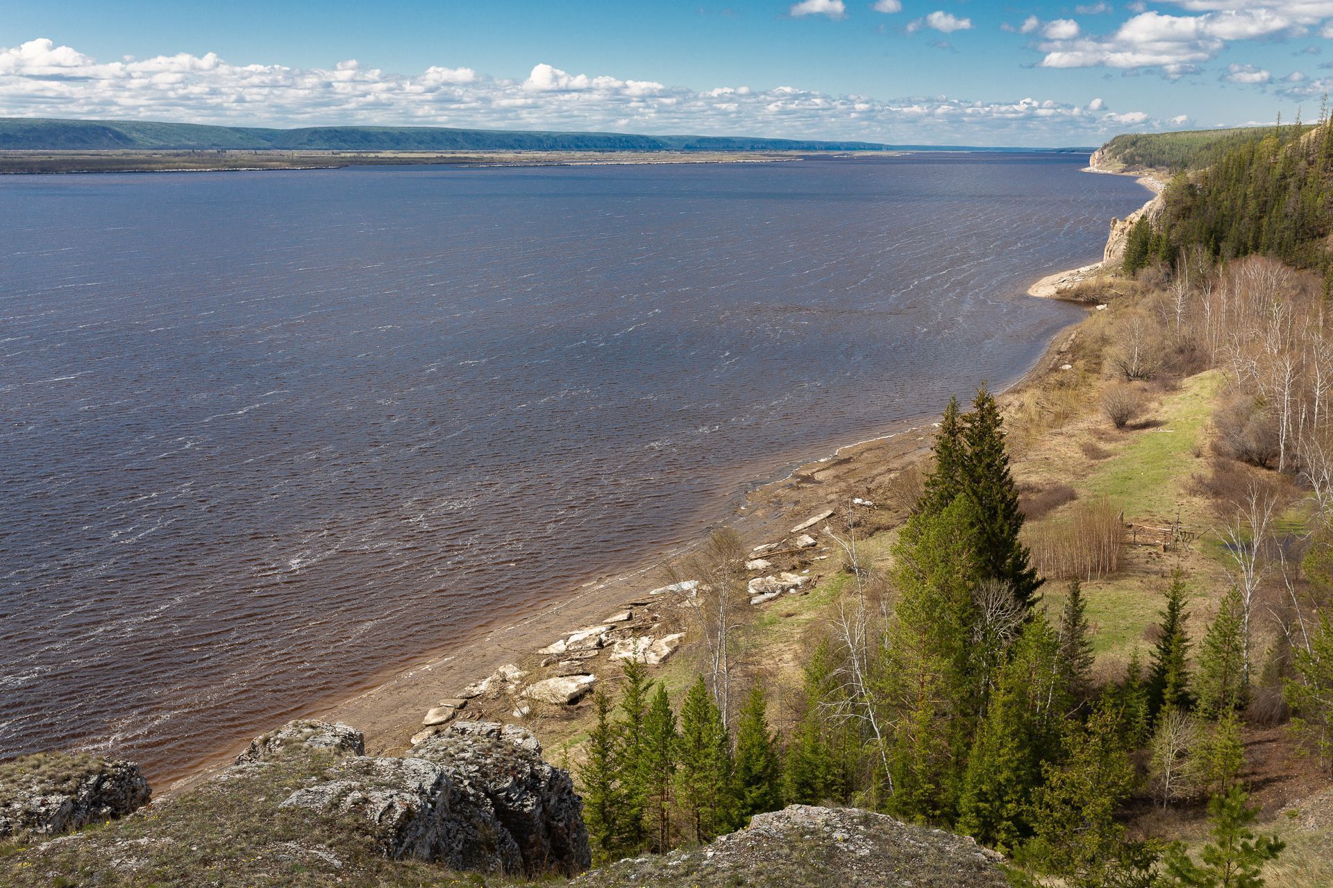 Длина реки лена 4400 км туристы. Еланка Якутия. Водопад Еланка Якутия. Еланка. Впадение Лены в море Лаптевых фото.