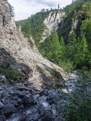 «В горах Семи Хребтов. Водопады хребта Сэттэ Дабан»