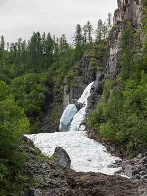«В горах Семи Хребтов. Водопады хребта Сэттэ Дабан»