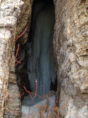 Водопады и ледяные пещеры скал Еланка Куччугуй Кэтэмэ - скалы Еланки - п. Еланка
